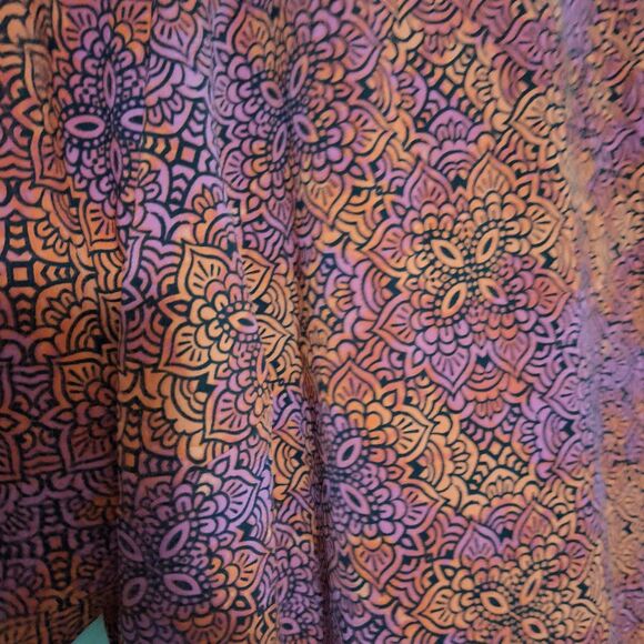 A Catherines Women's Plus Sized Blouse Red Paisley Office Siren Sharkbite Hem 5X - Picture 5 of 13